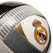 Real Madrid labda CRUZAR