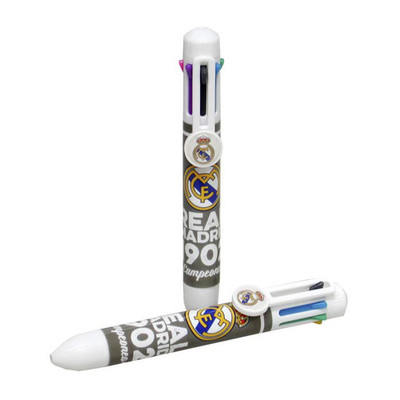 Real Madrid 8 sz&iacute;n&udblac; toll